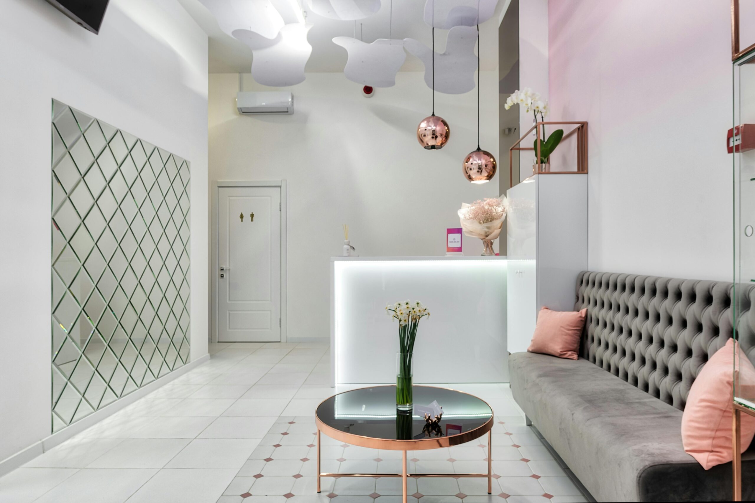 Spa reception , white, earth and pinck colors